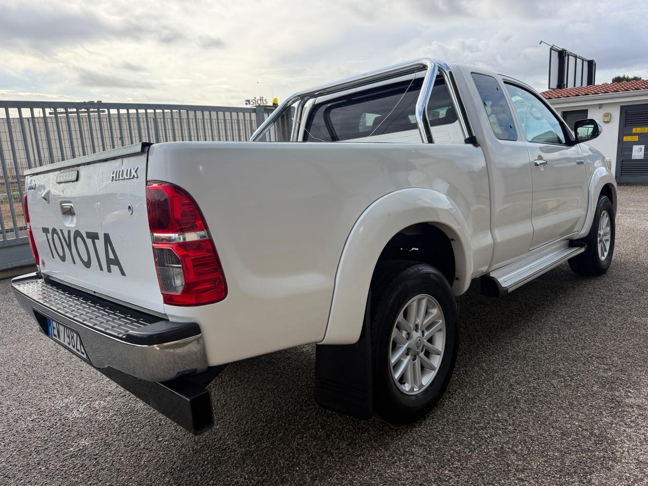 Toyota Hilux 2.5 D-4D 4WD 2p. 4posti MY14"