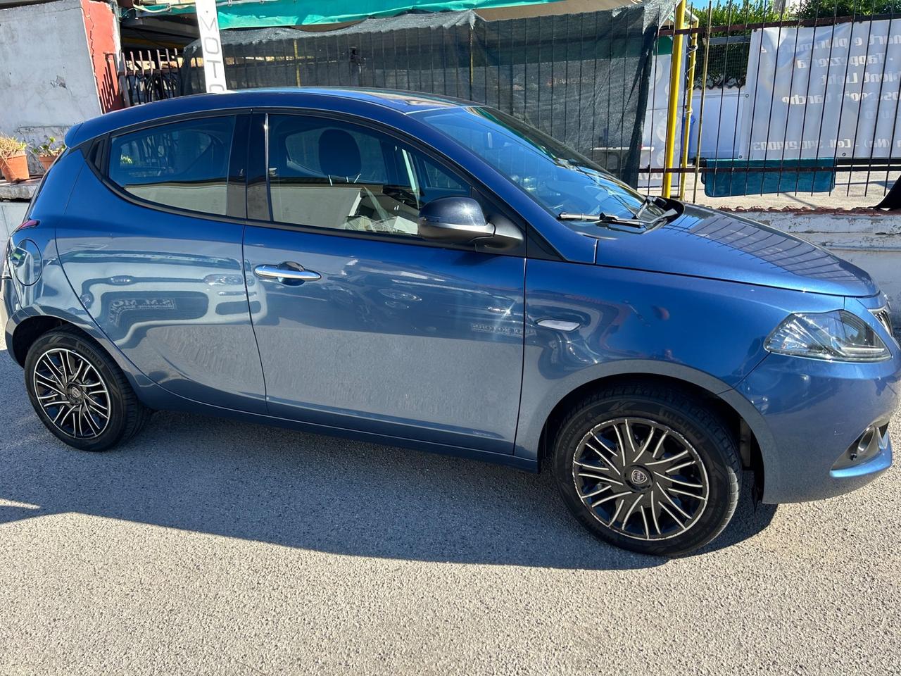 Lancia Ypsilon 1.0 FireFly 5 porte S&S Hybrid Ecochic Gold