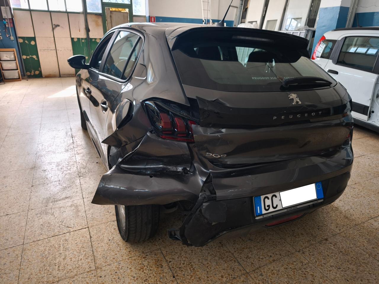 Peugeot 208 PURE TECH INCIDENTATA