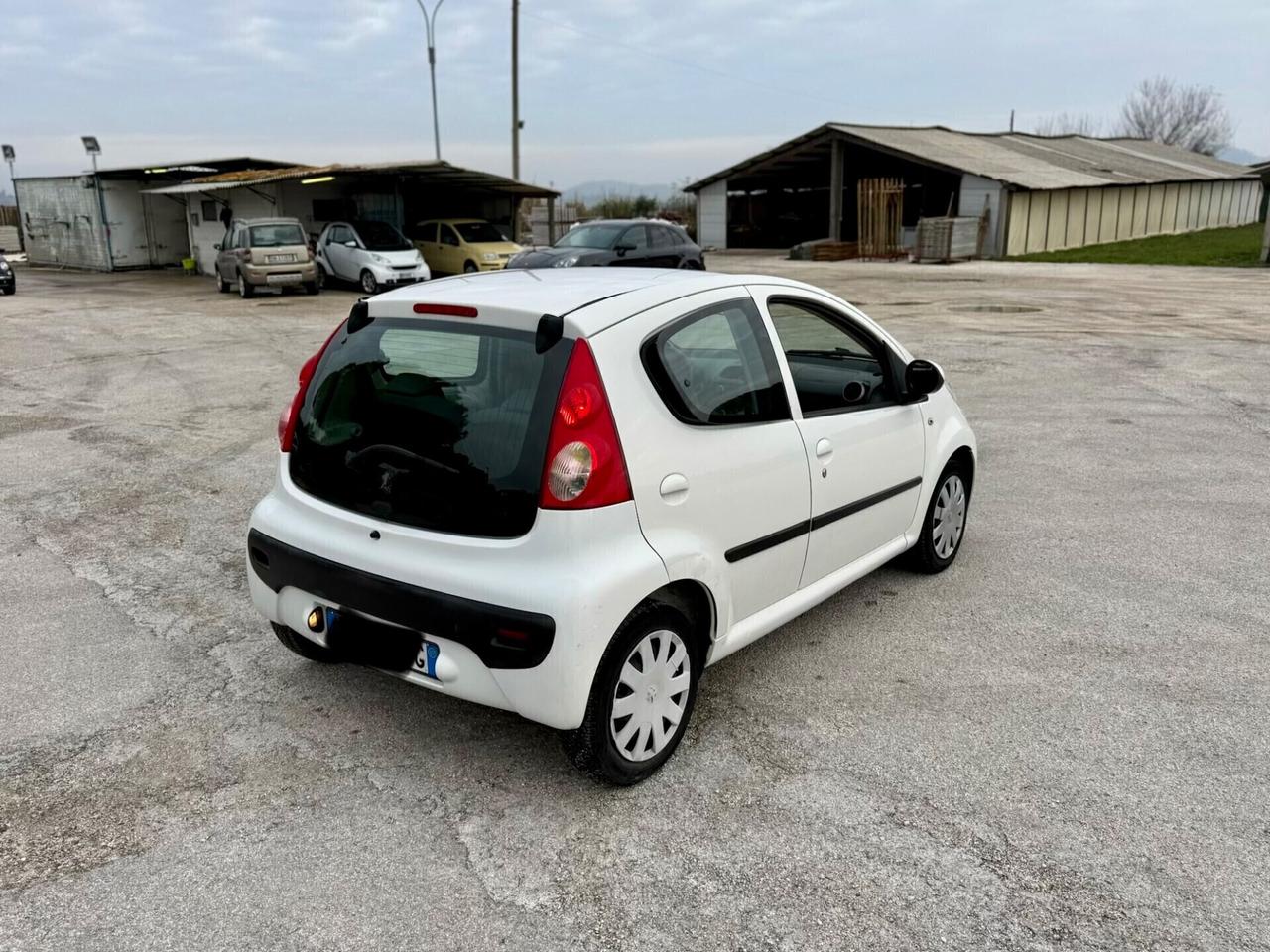Peugeot 107 5porte 1.0 benzina 68cavalli NEOPATENTATI