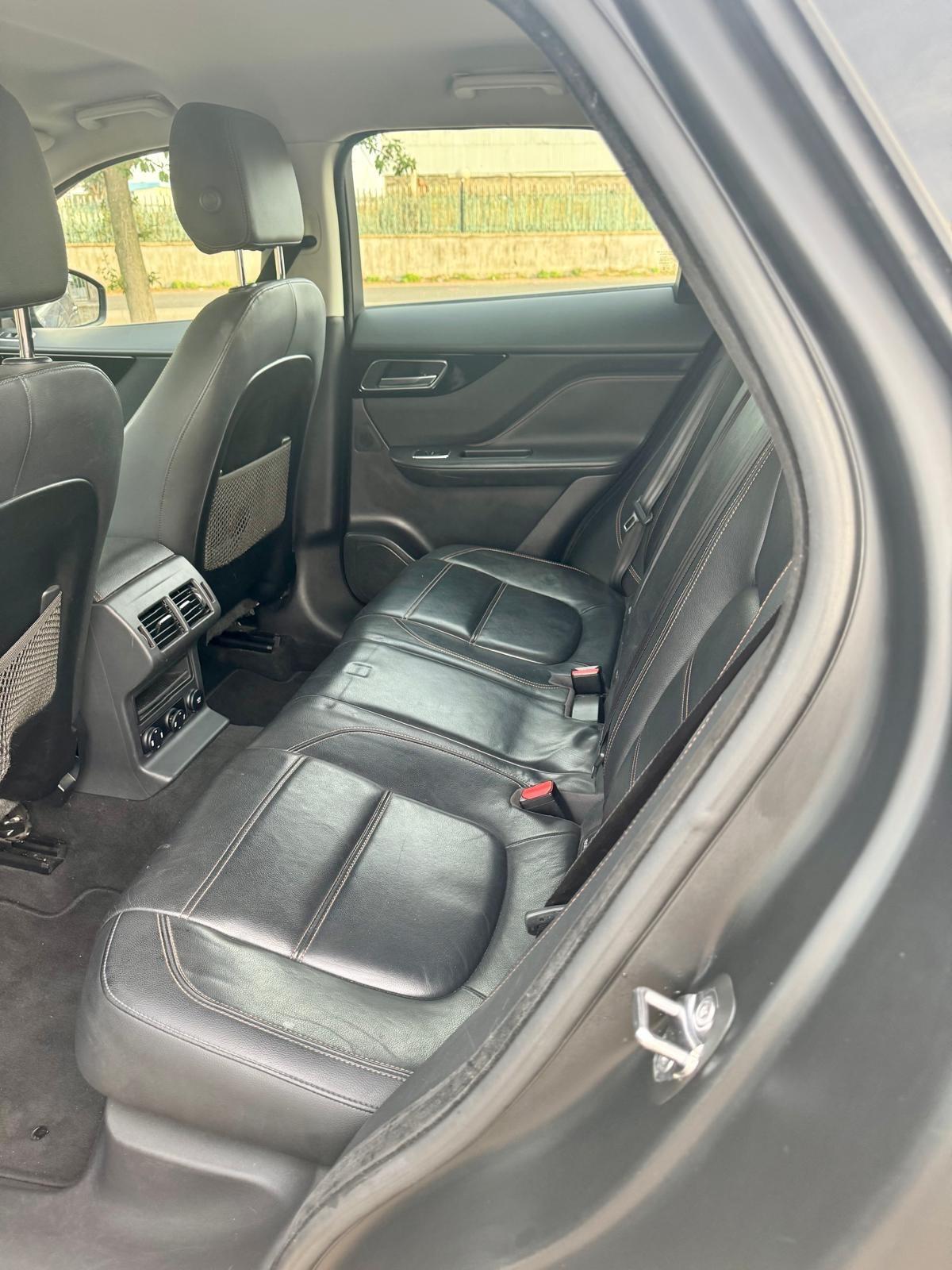 Jaguar F-Pace 2.0 D 180 CV AWD aut. Portfolio