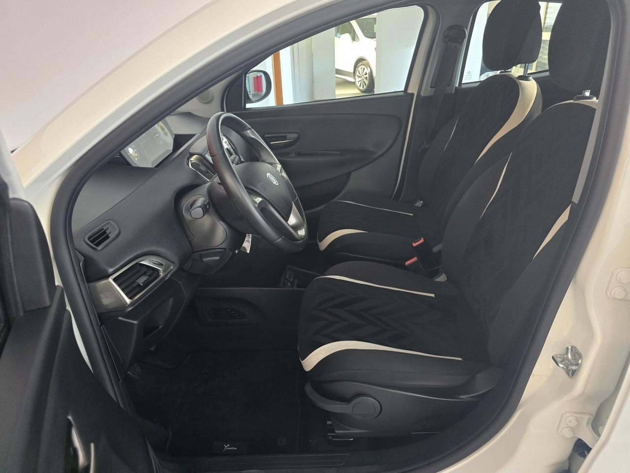Lancia Ypsilon 1.2 69 CV 5 porte