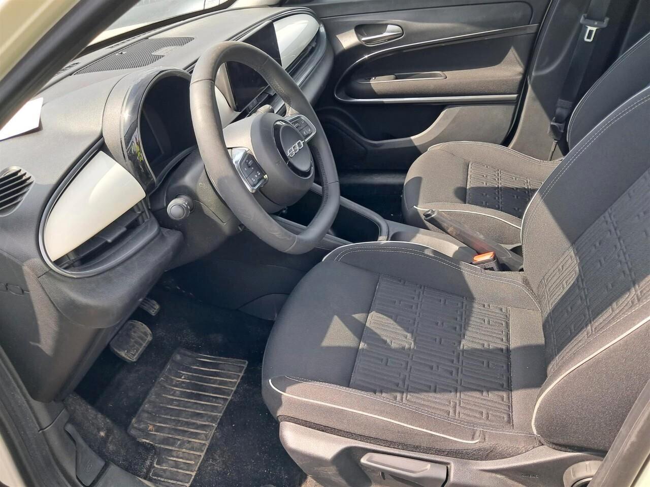 FIAT 600 1.2 HYBRID 145CV DCT MHEV POP ( FARI LED - COCKPIT - CRUISE - MIRROR - SENSORI POST. - CERCHI 17 )