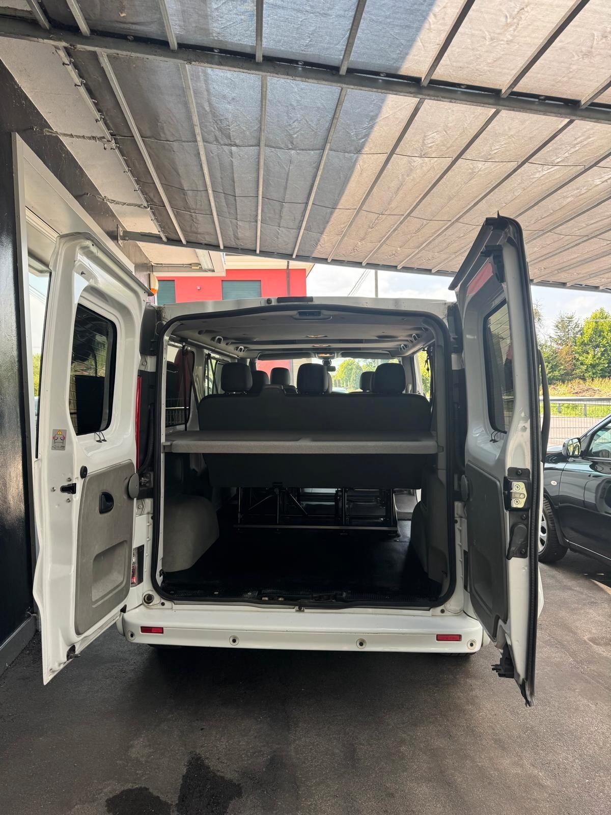 RENAULT TRAFIC 8 POSTI