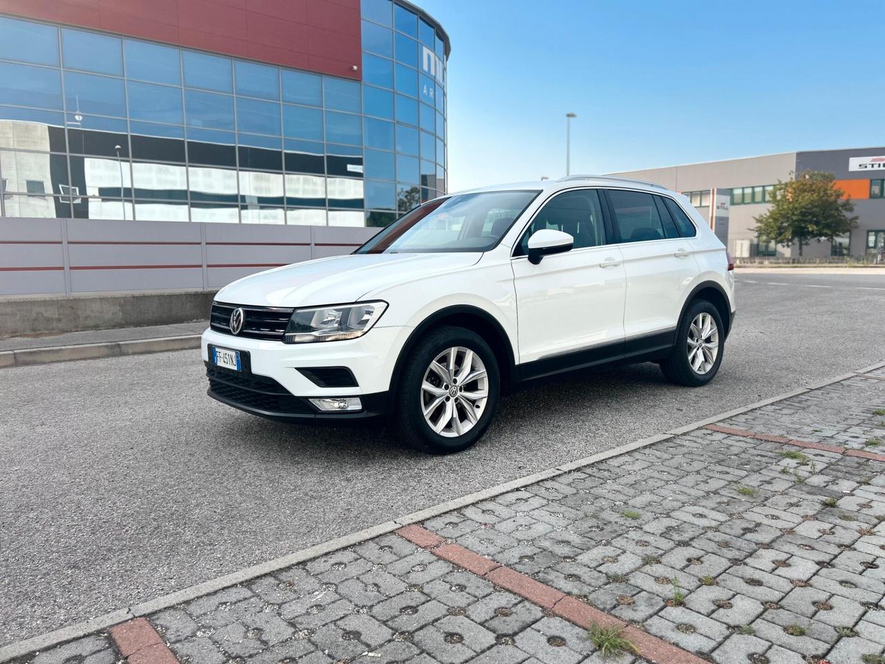 Volkswagen Tiguan 2.0 TDI SCR DSG 4MOTION Business BMT