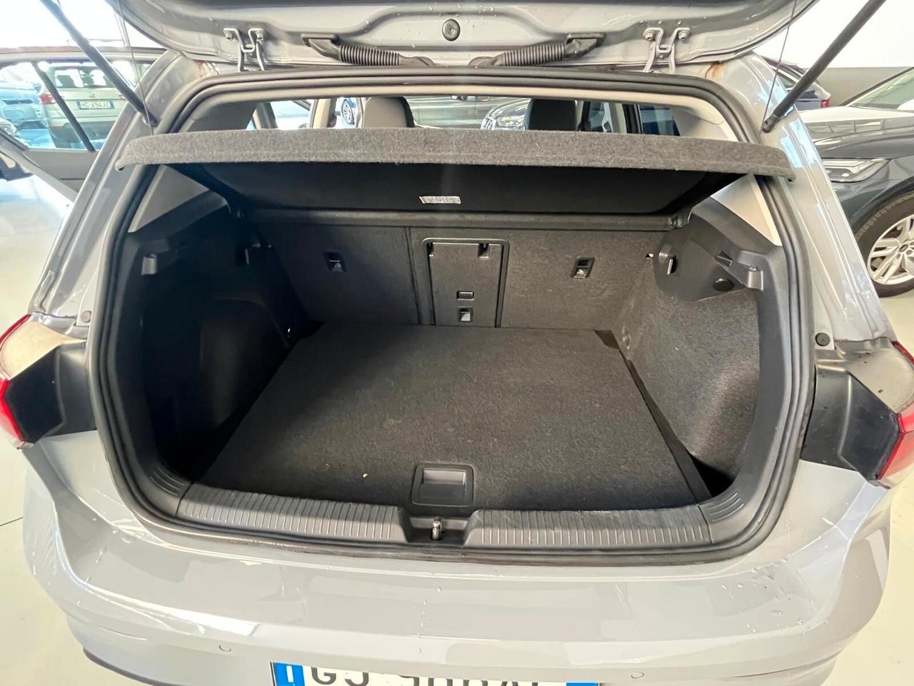 Volkswagen Golf 1.5 eTSI 130 CV EVO ACT DSG Life PACK LUCI INTERNO