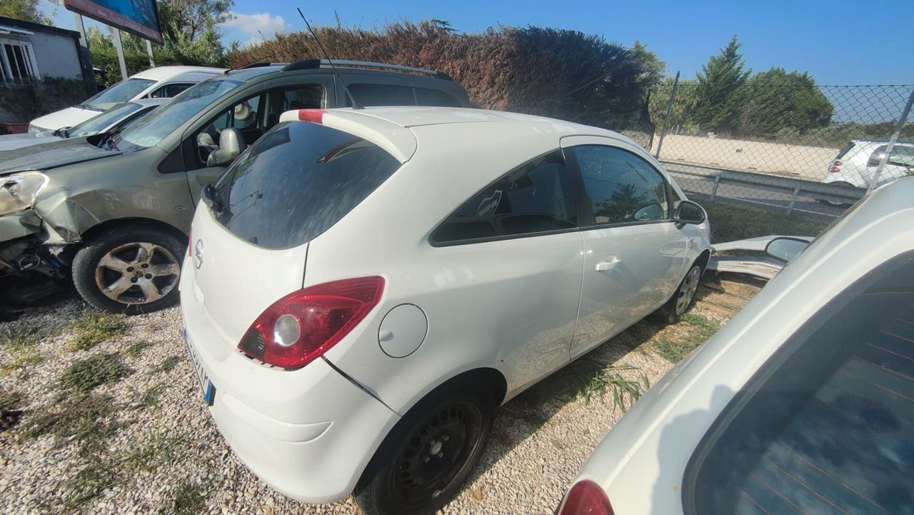 Opel Corsa 1.2 3 porte Club