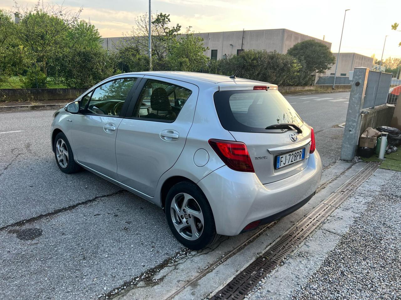 Toyota Yaris 1.5 Hybrid 5 porte Active