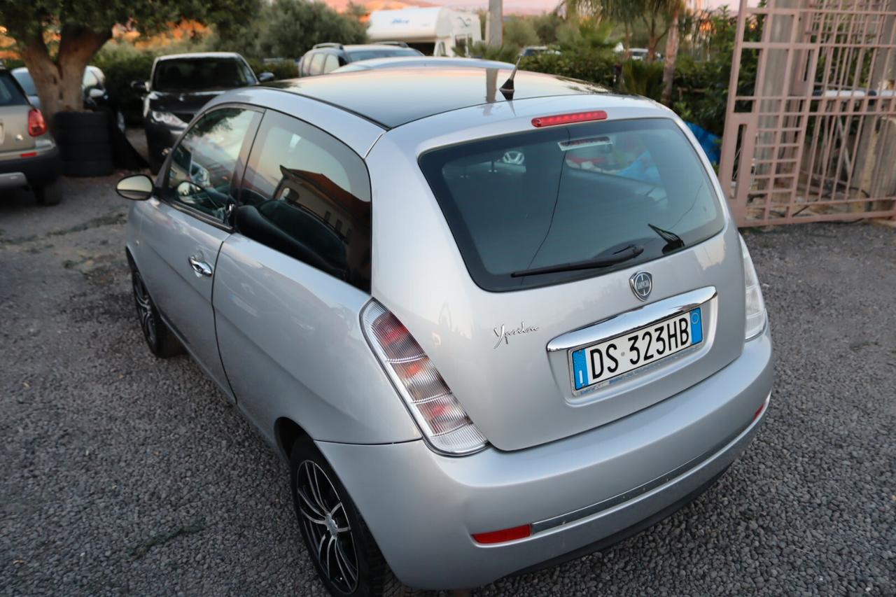 Lancia Ypsilon 1.3 MJT 75 CV Oro