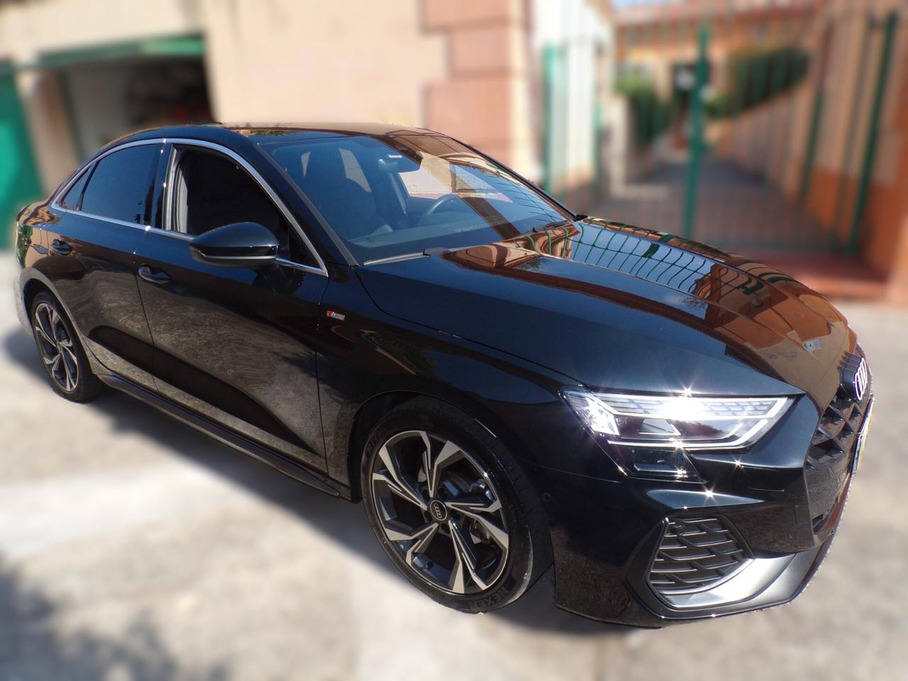 Audi A3 Sedan 1.5 TFSI MHEV S line Edition S-tronic – Fari LED Matrix Navi Pari al Nuovo