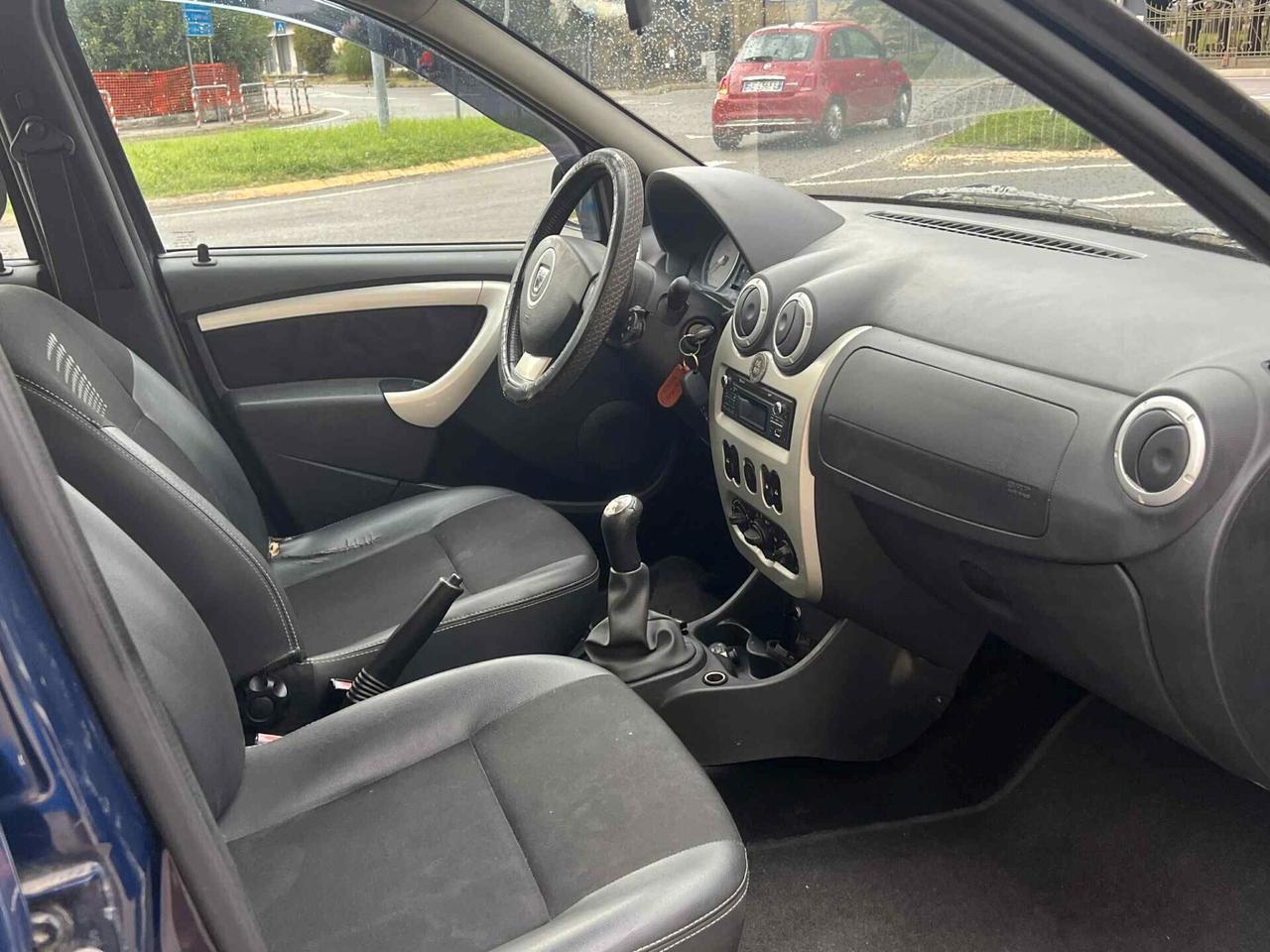 Dacia Logan MCV 1.6 85CV GPL 7 posti Embleme