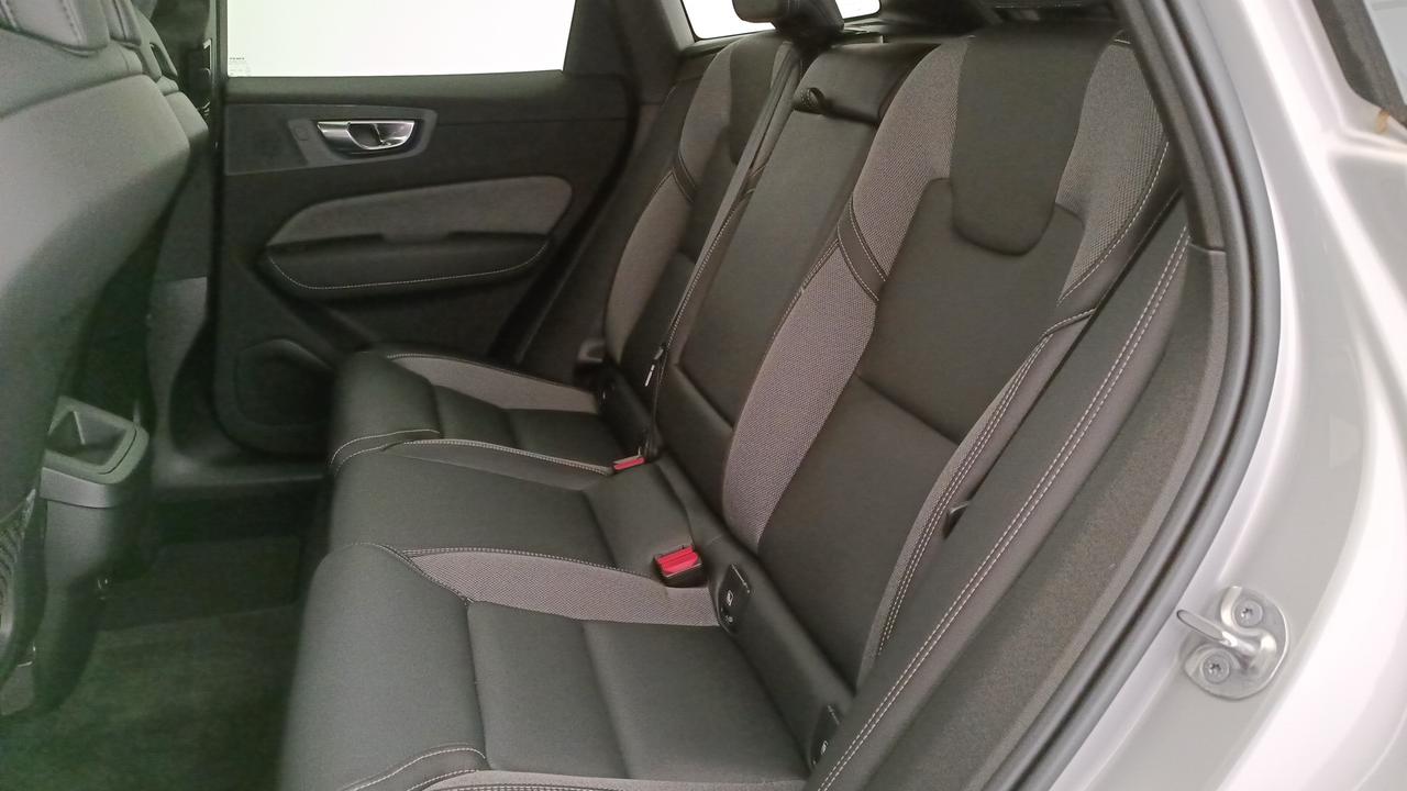 VOLVO XC60 2.0 b4 Plus Dark auto
