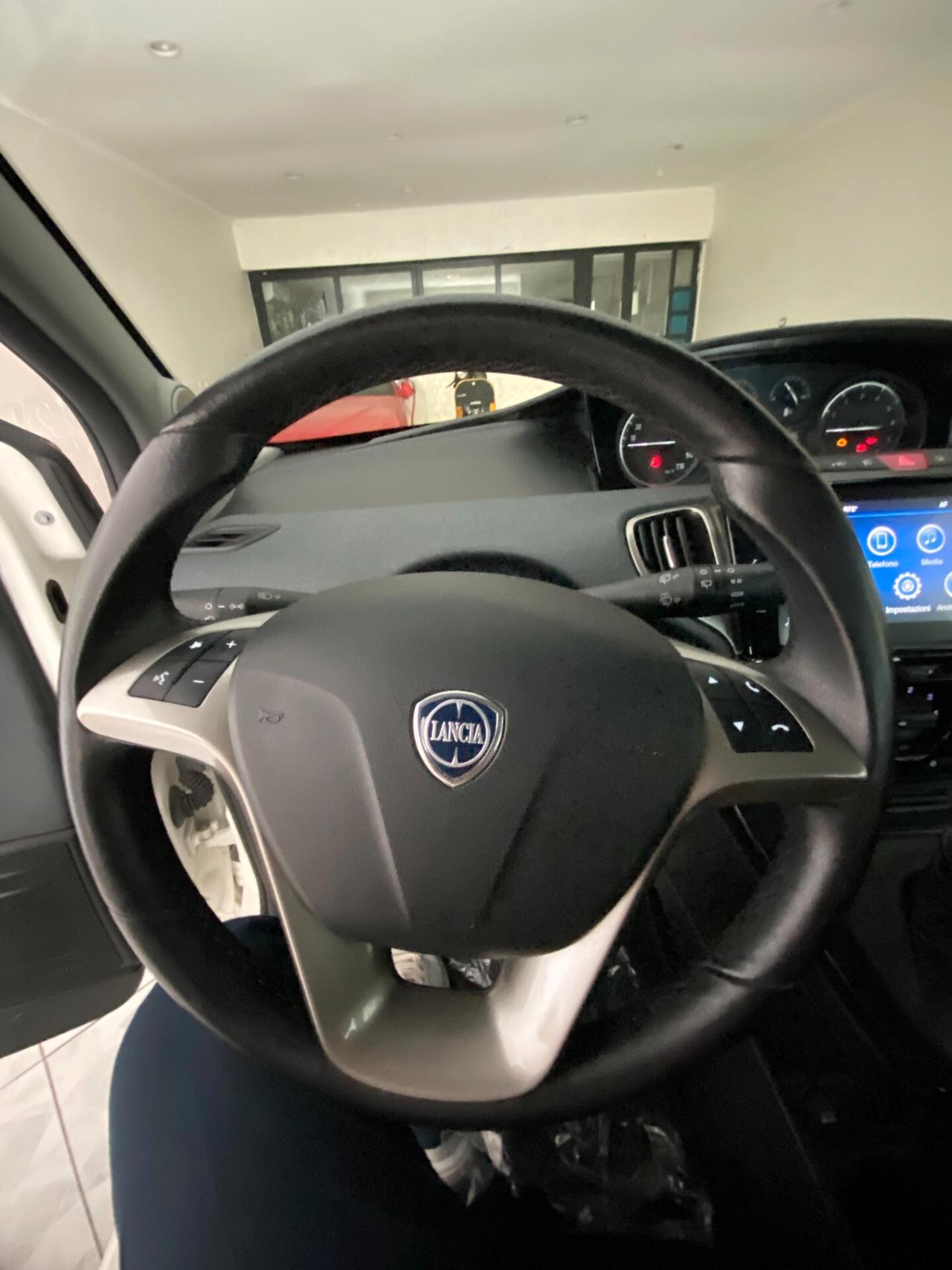 Lancia Ypsilon 1.0 FireFly 5 porte S&S Hybrid Gold