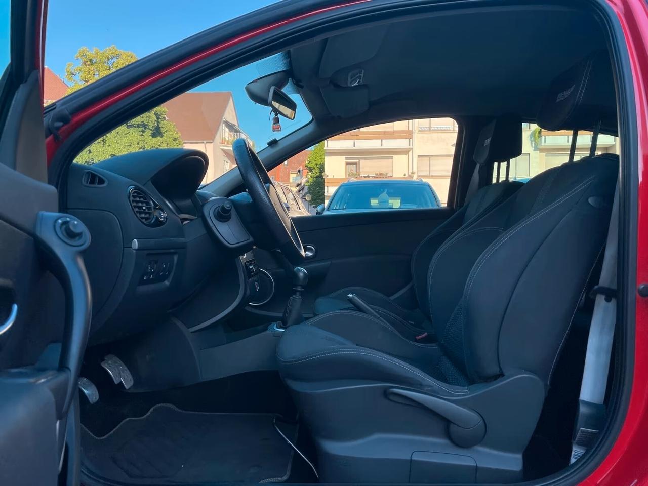 Renault Clio 2.0 16V 197 CV RS