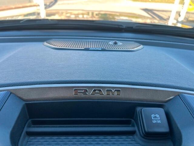 Dodge RAM 1500 Crew Cab 5.7 V8 Hemi 4x4 Sport