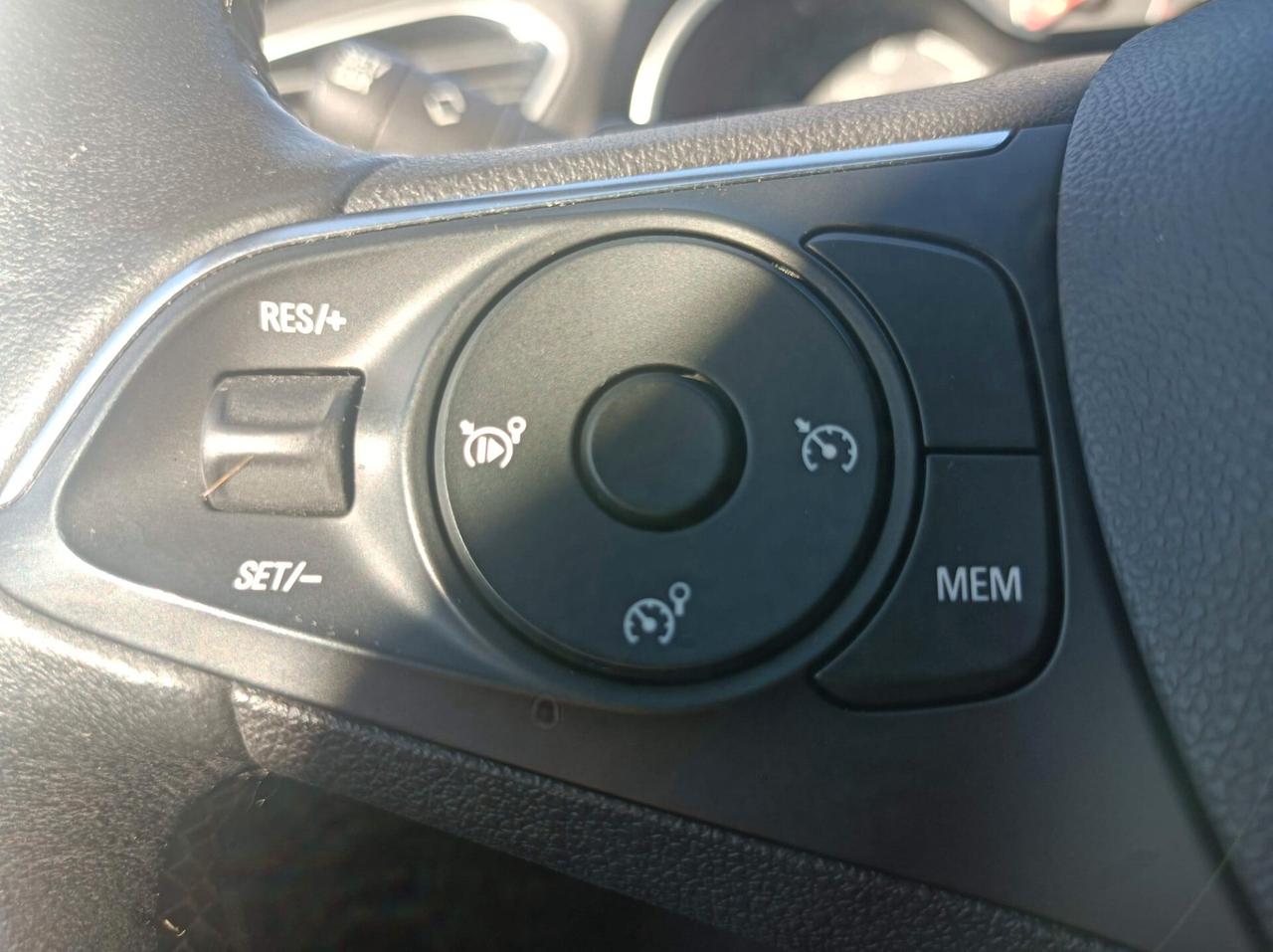 Opel Grandland X 1.6 Hybrid Plug-in aut. AWD Design Line