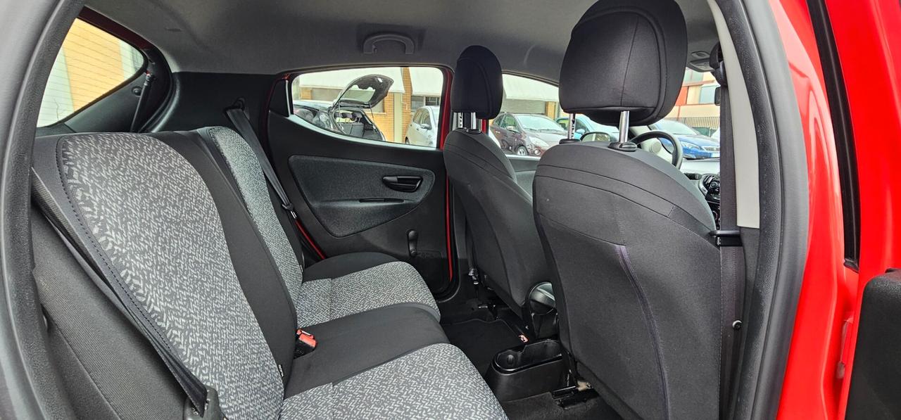 Lancia Ypsilon 1.0 benzina Hybrid