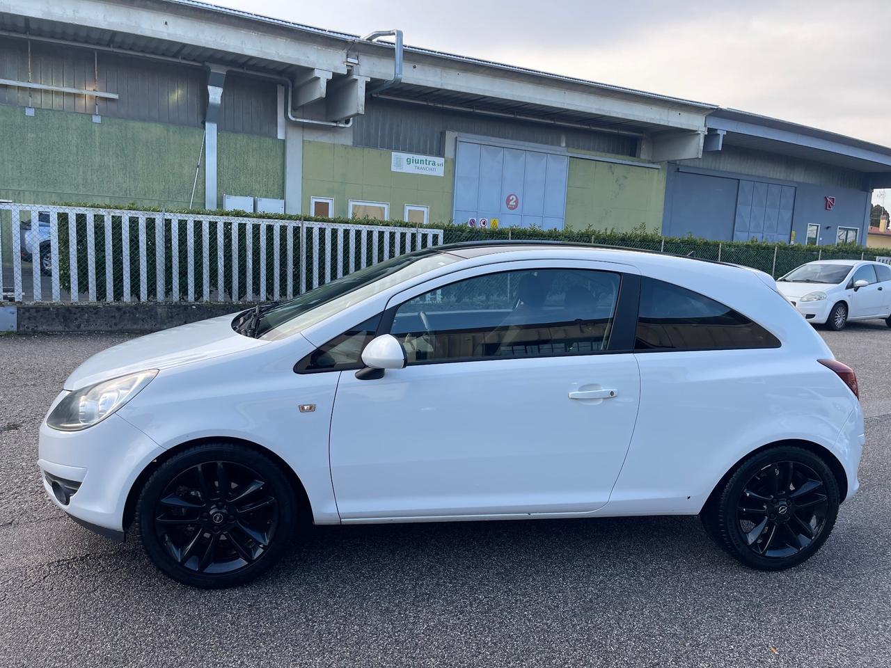 Opel Corsa 1.2 Neopatentati Sport