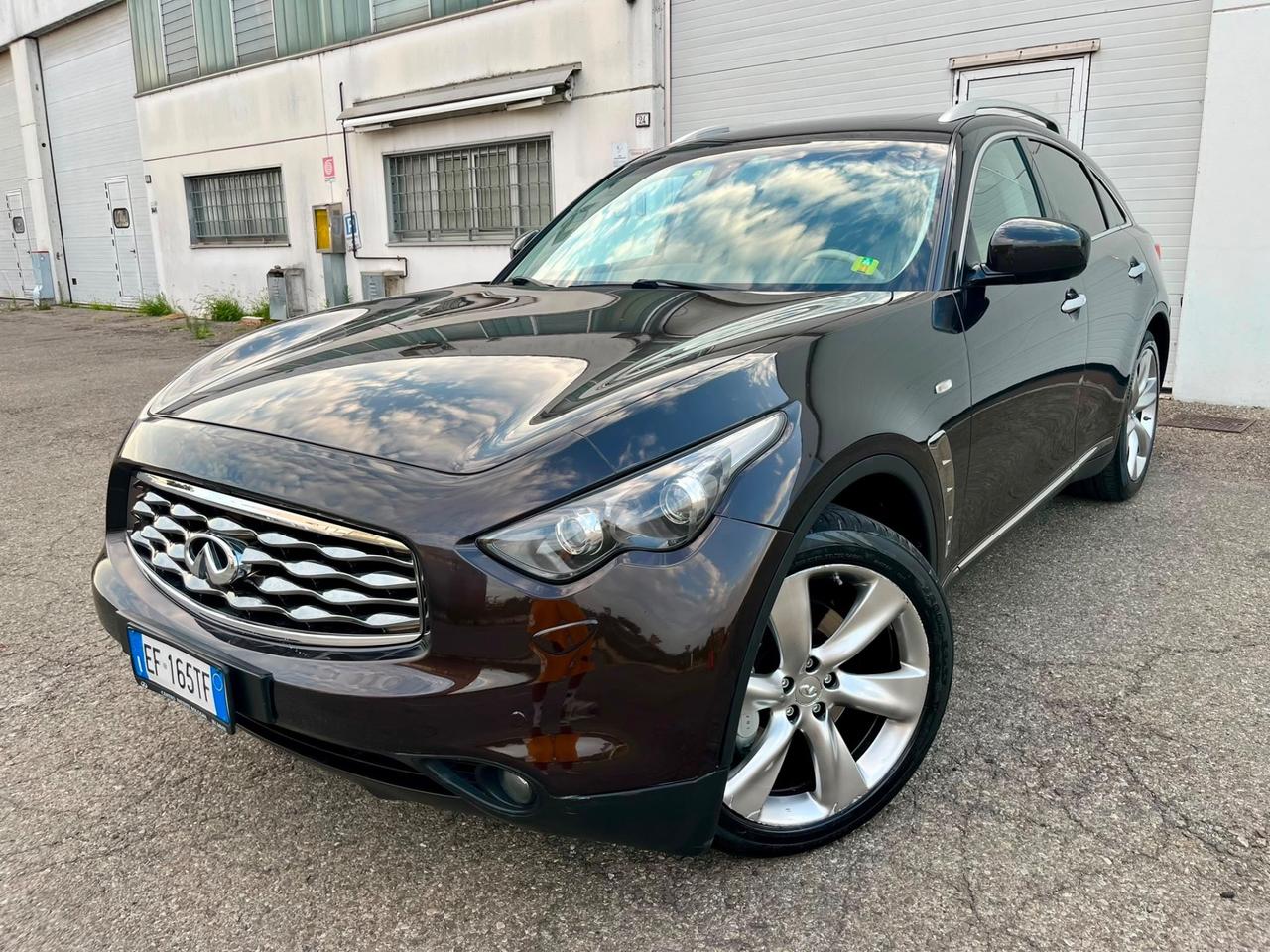 Infiniti FX FX30d S Premium 3.0d 2011 142.000km perfetta
