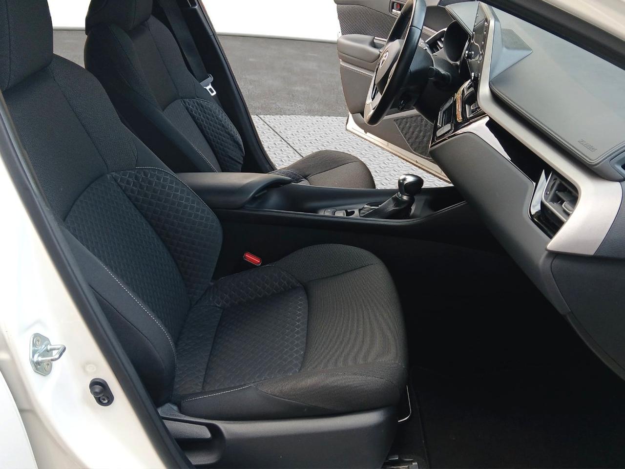 Toyota C-HR 1.8h Business e-cvt