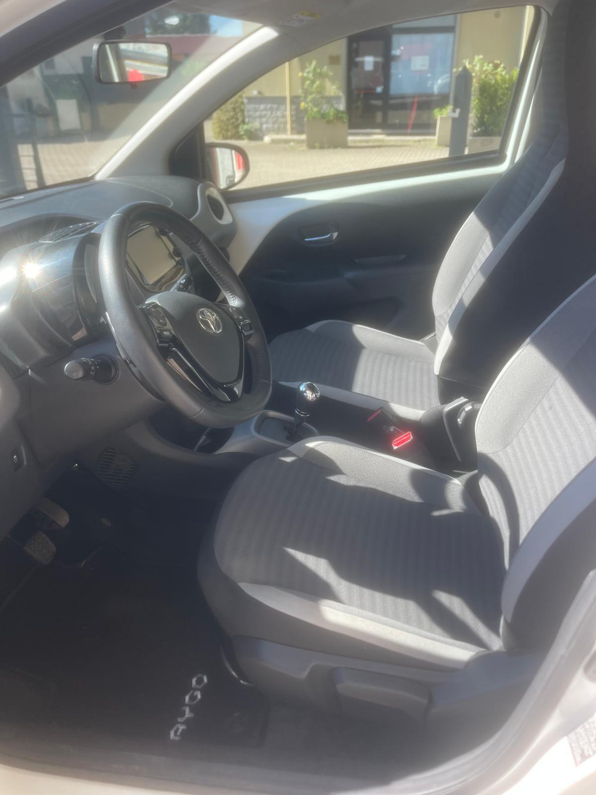 Toyota Aygo Connect 1.0 VVT-i 72CV 5 porte x-business MMT