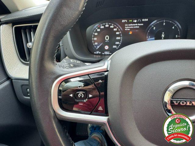 VOLVO XC60 B4 (d) AWD Inscription R.L.19" Sedili Pelle