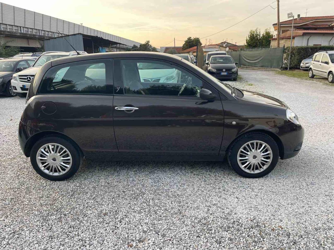 LANCIA YPSILON - PER NEOPATENTATI