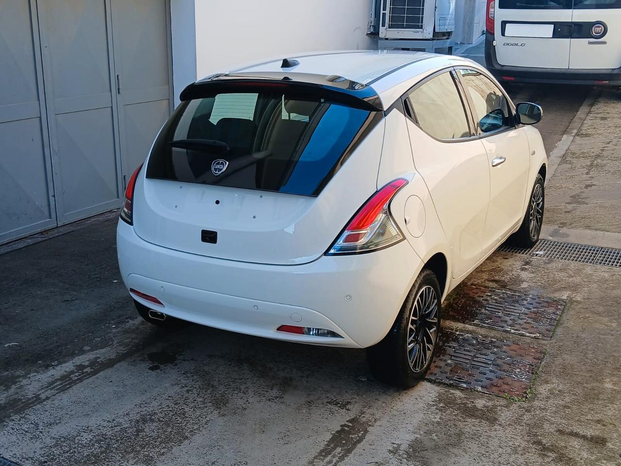 Lancia Ypsilon 1.0 FireFly 5 porte S&S Hybrid Platino