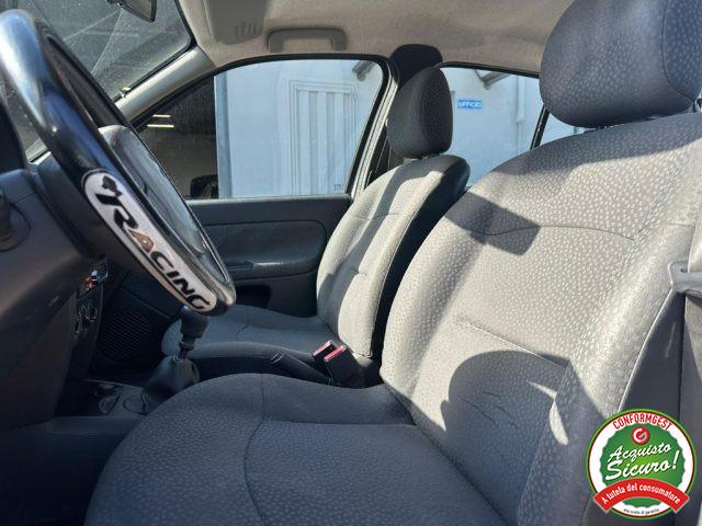 RENAULT Clio 1.2 16V 5 porte Confort