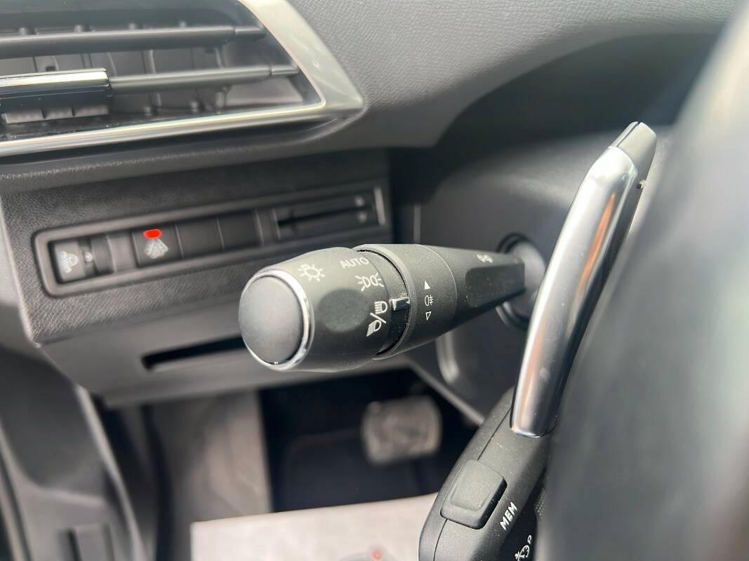 Peugeot 3008 II 1.5 bluehdi Allure Pack 130cv AUTOM CON CARPLAY