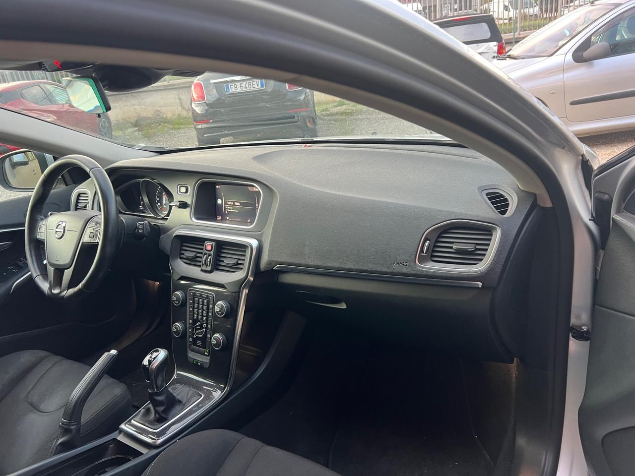 Volvo V40 D2 R-design