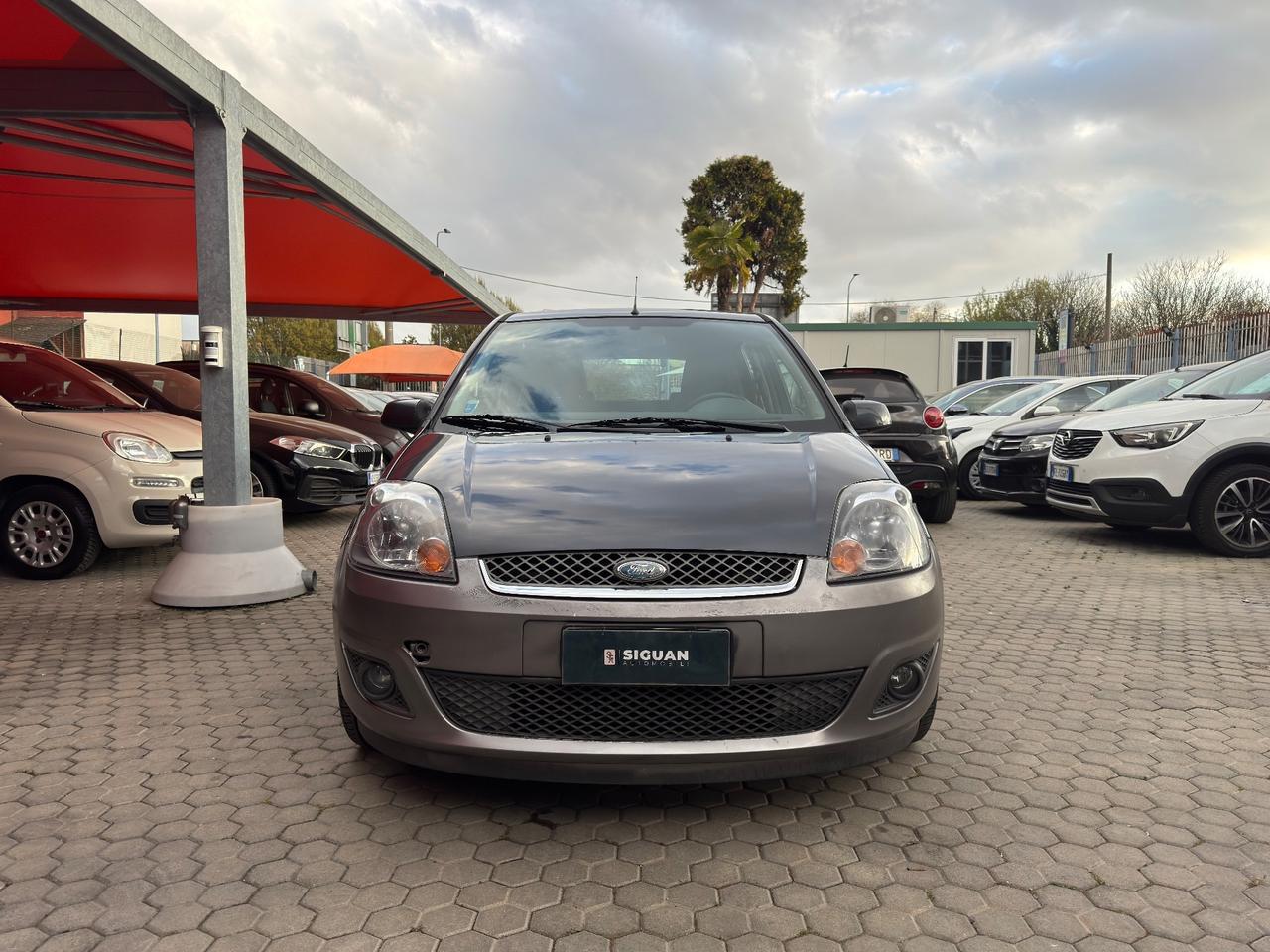 Ford Fiesta 1.2 16V 5p. Ghia ADATTA A NEOPATENTATI