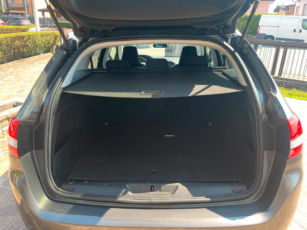 Peugeot 308 BlueHDi 130 S&S EAT6 SW Allure