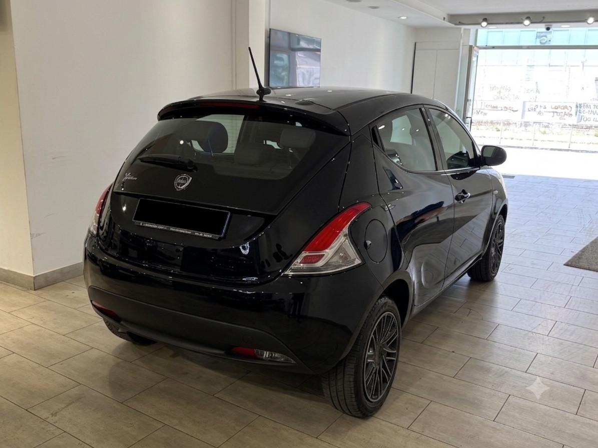 Lancia Ypsilon 1.0 Hybrid 69cv S&S Hybrid Gold my23