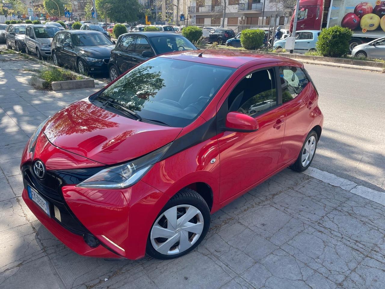 Toyota Aygo 1.0 VVT-i 69 CV 5 porte x-play
