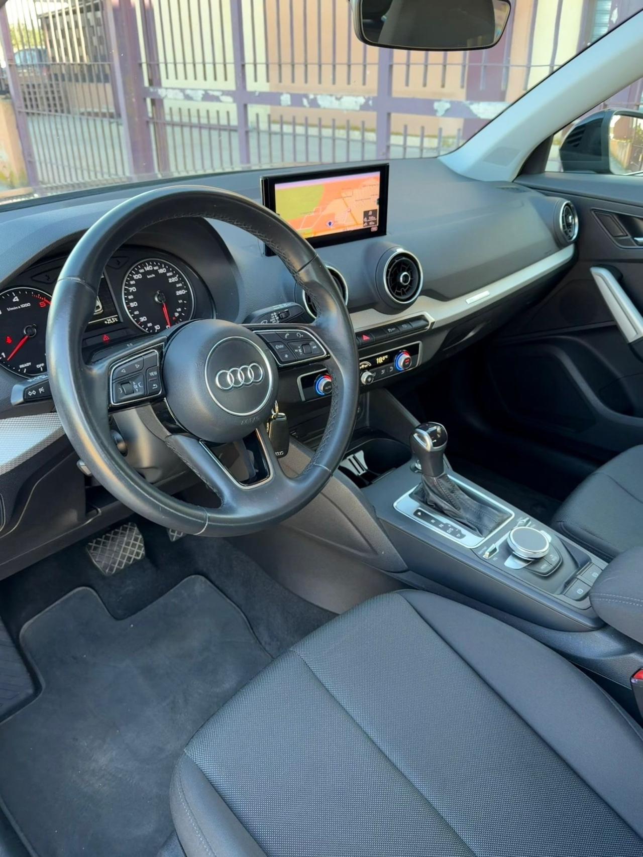 Audi Q2 30 TDI S tronic Identity Black