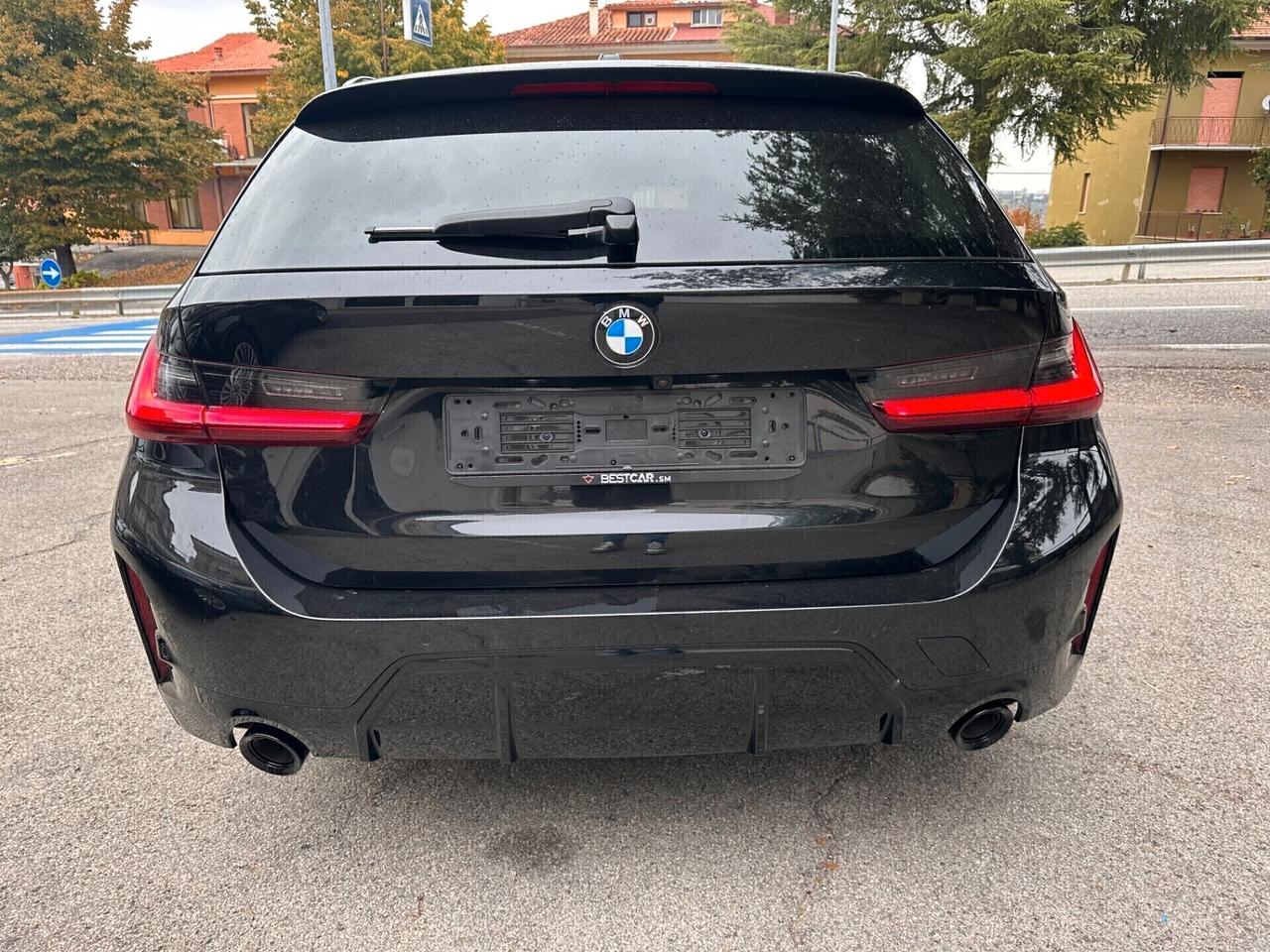 Bmw 318 d Touring M SPORT_PANORAMA_TOTAL BLACK_FARI MATRIX_HEAD-UP 320