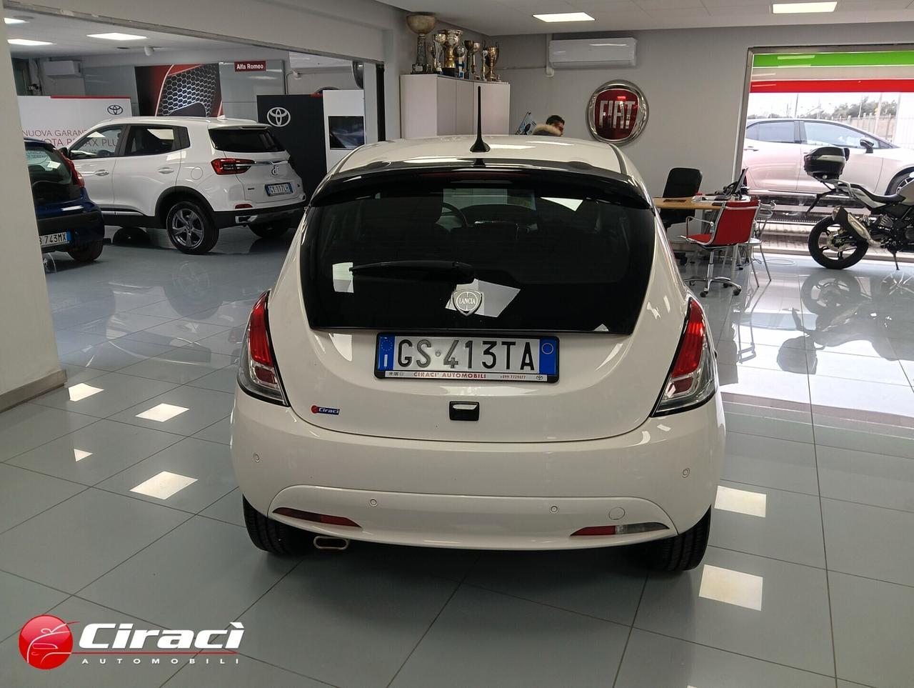 Lancia Ypsilon 1.0 5 p Hybrid Platino