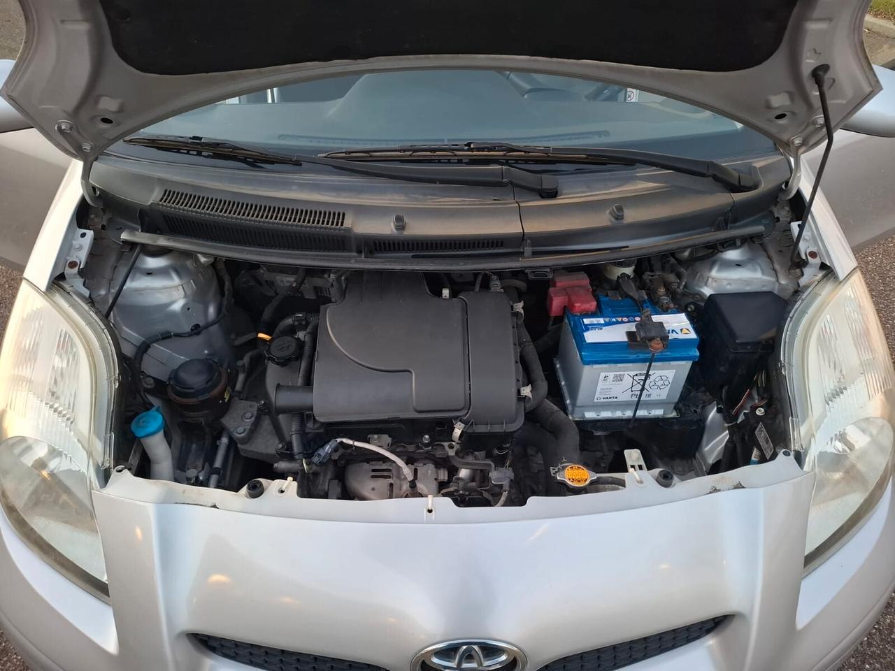 Toyota Yaris 1.0 5 porte SOLAMENTE 104.000 KM