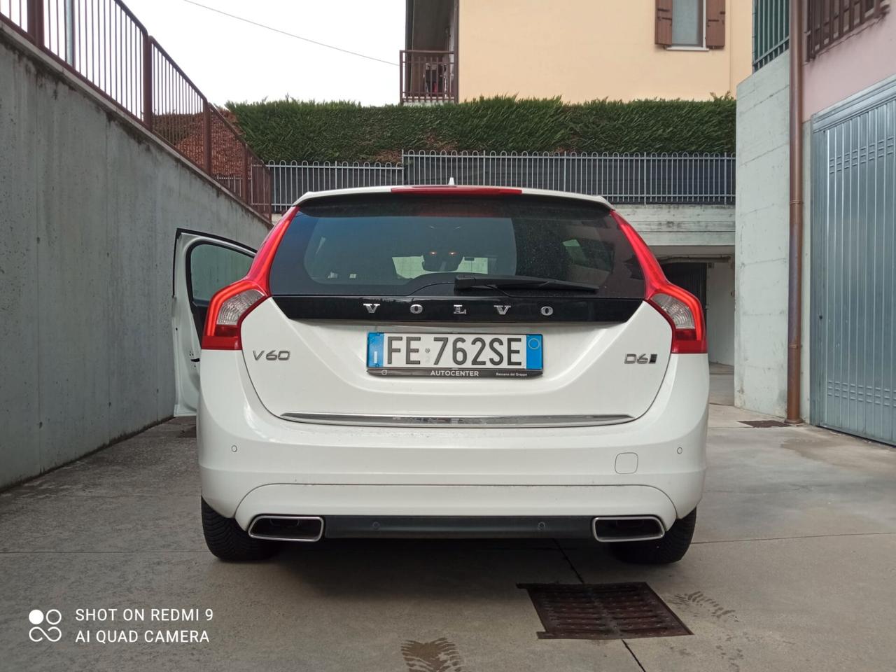 VOLVO V60 D6 Twin Engine Geartronic Momentum