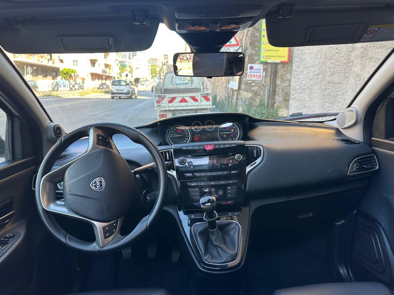 Lancia Ypsilon 1.2 69 CV 5 porte S&S Platinum + Tetto Sensori Ant e Post