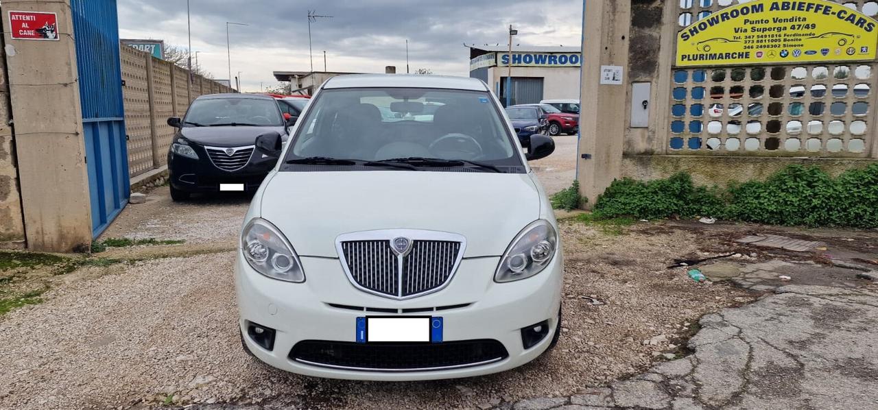 Lancia Ypsilon 1.2 69 CV Elle 2011