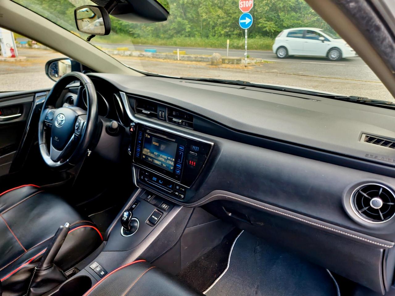 Toyota Auris Touring Sports 1.8 Hybrid Lounge 2018-E6B Automatico NEO