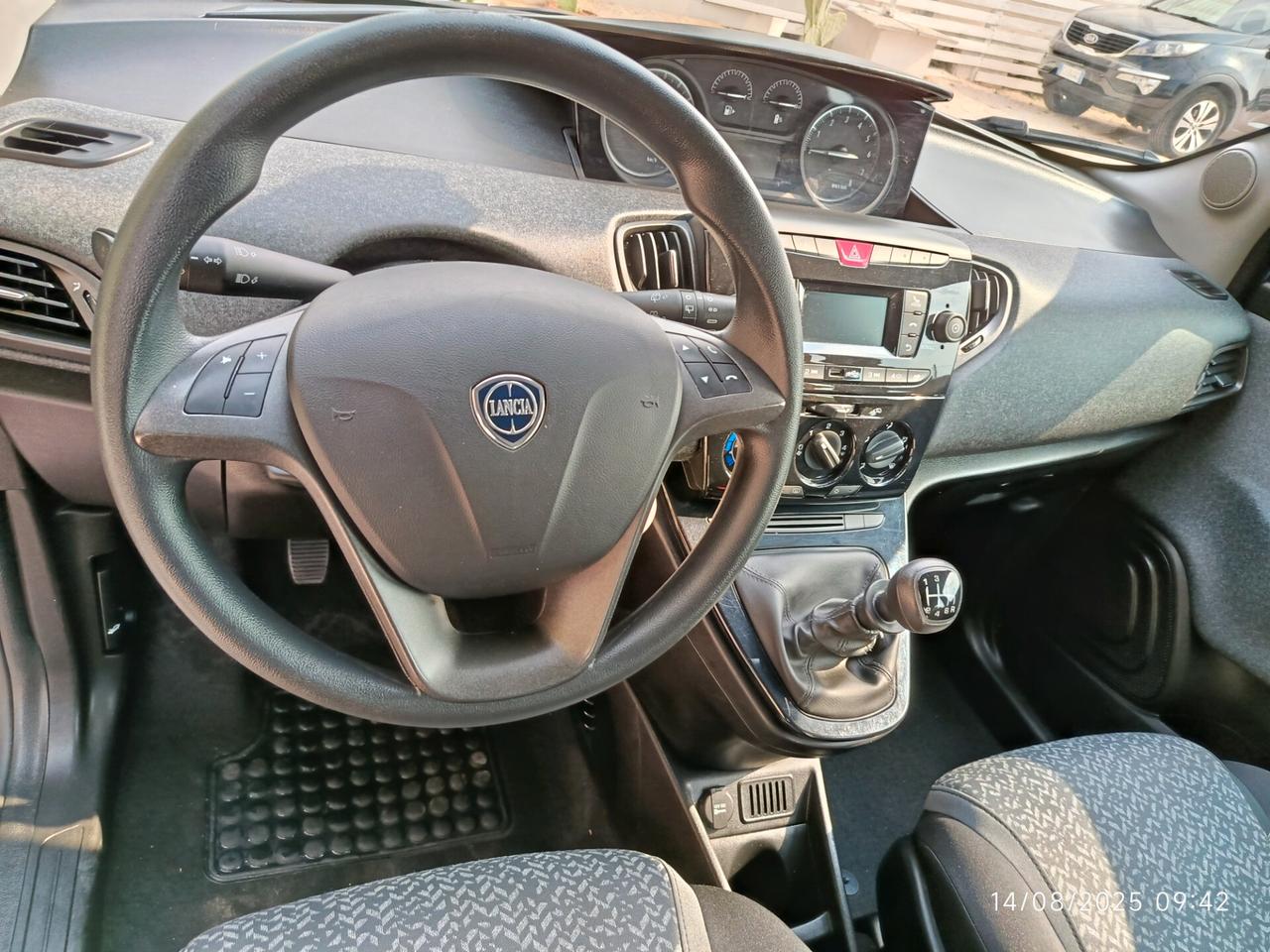 Lancia Ypsilon 1.0 FireFly 5 porte S&S Hybrid Ecochic Silver