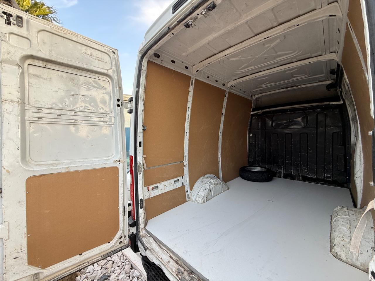 Iveco Daily furgonato 136 cv con clima e vetri elettronici