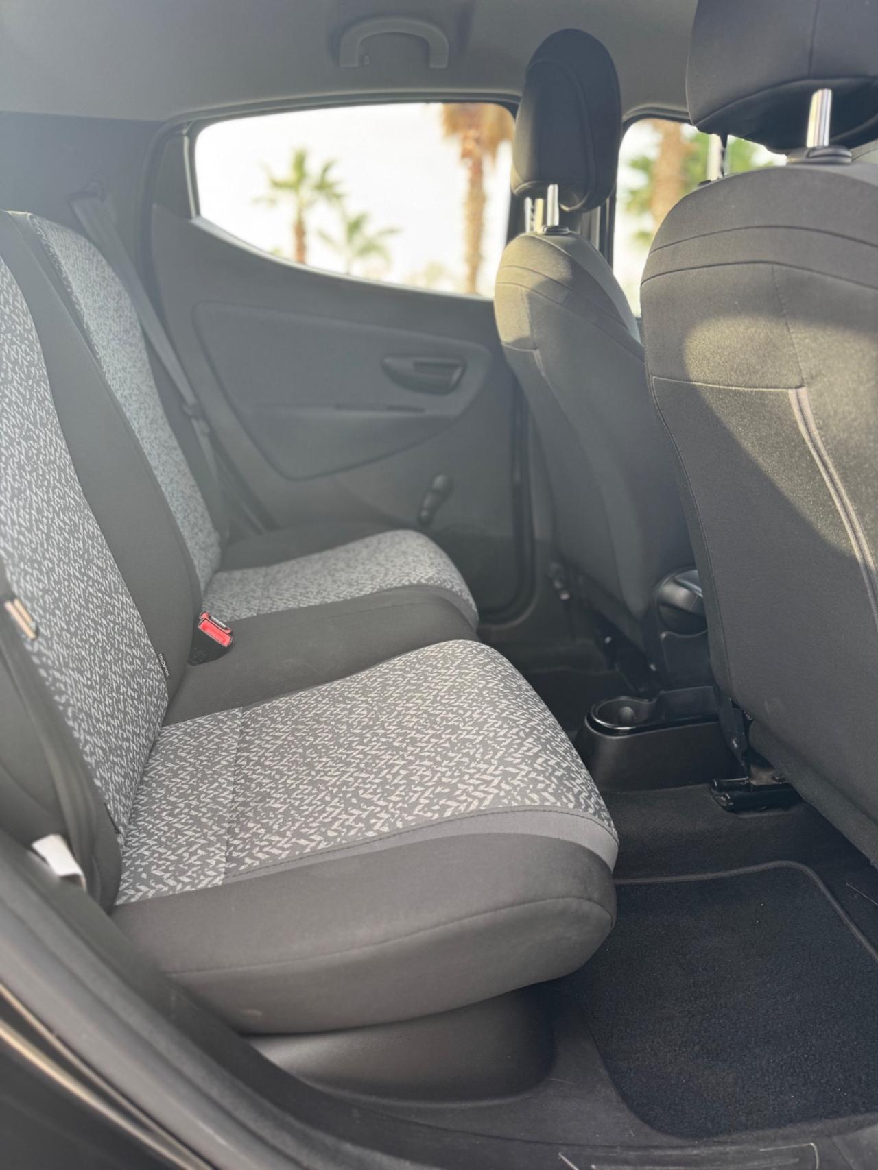 Lancia Ypsilon 1.0 FireFly 5 porte S&S Hybrid Ecochic Silver