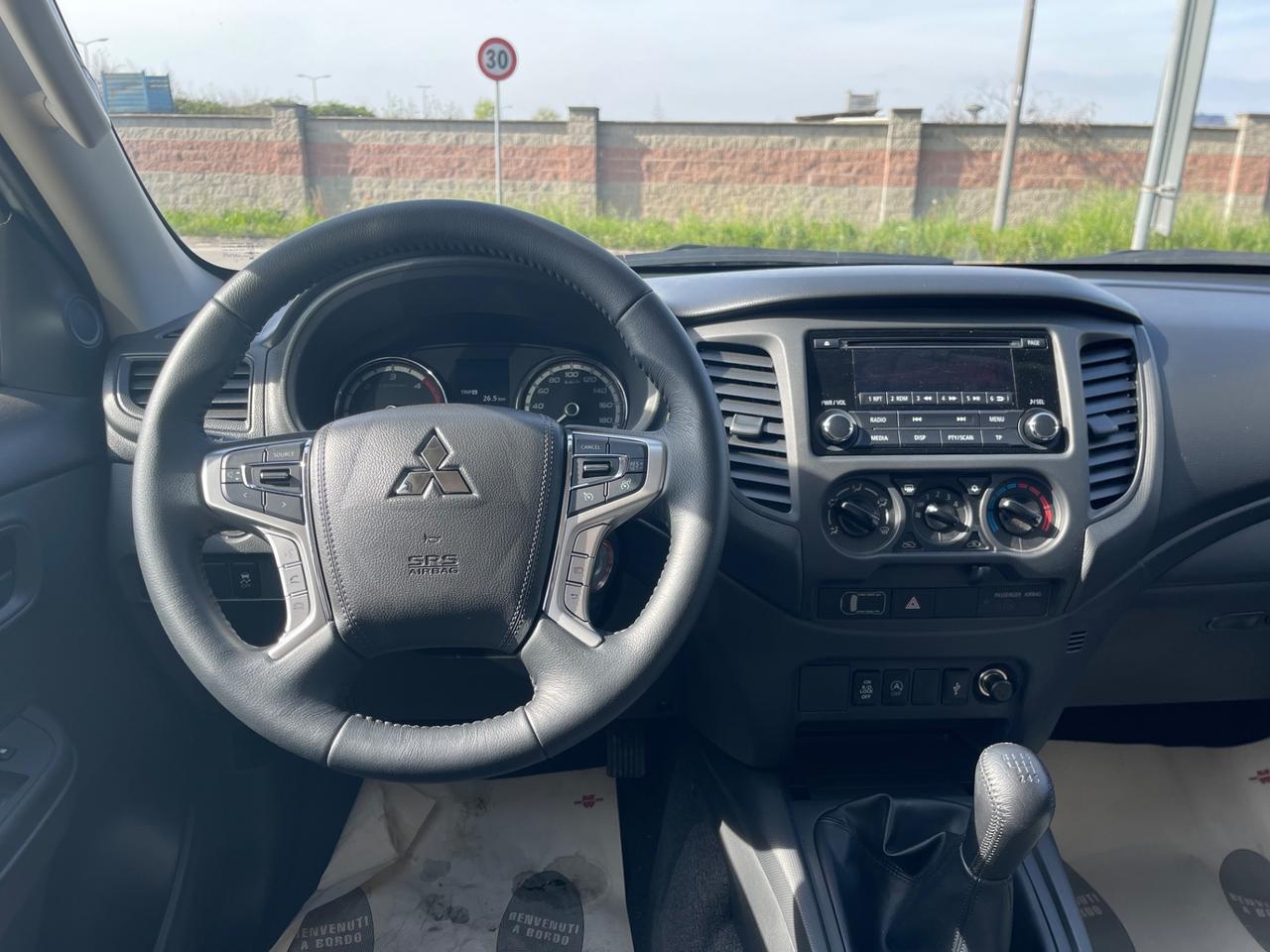 Mitsubishi L200 2.2 D 150cv Club Cab 4x4 INSTYLE PLUS