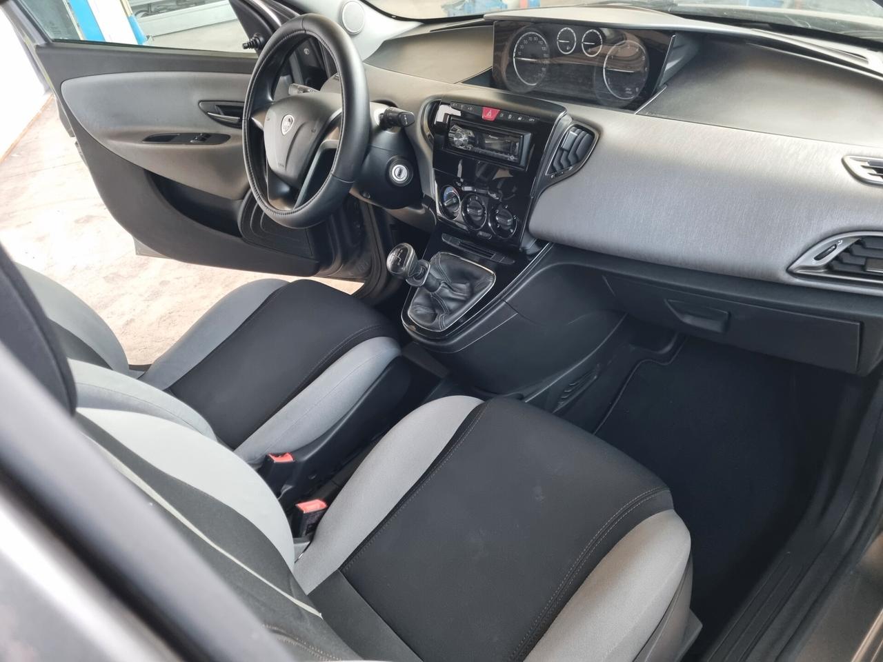 Lancia Ypsilon 1.2 69 CV 5 porte S&S Platinum, Garanzia