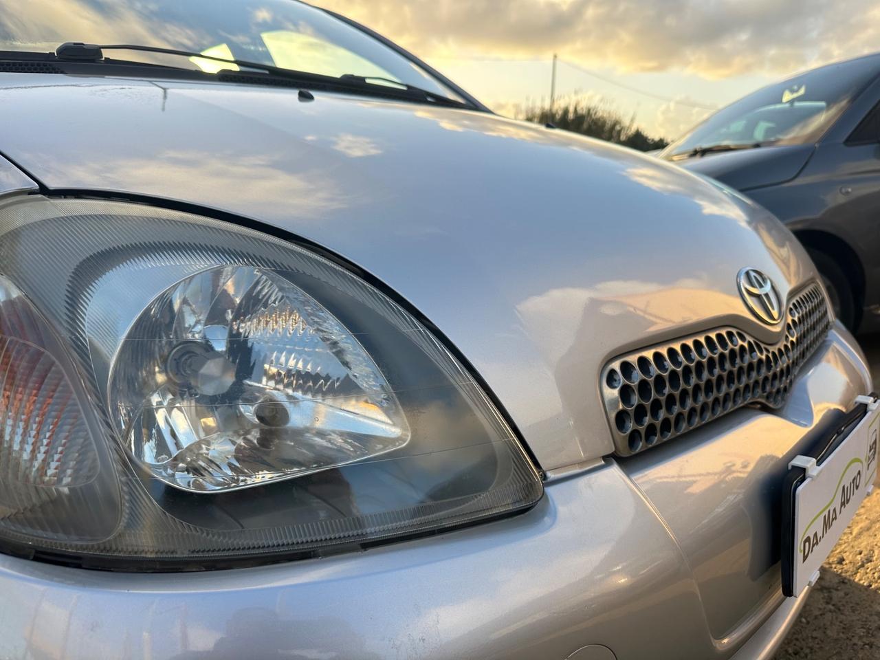 Toyota Yaris 1.0i 16V cat 5 porte Sol