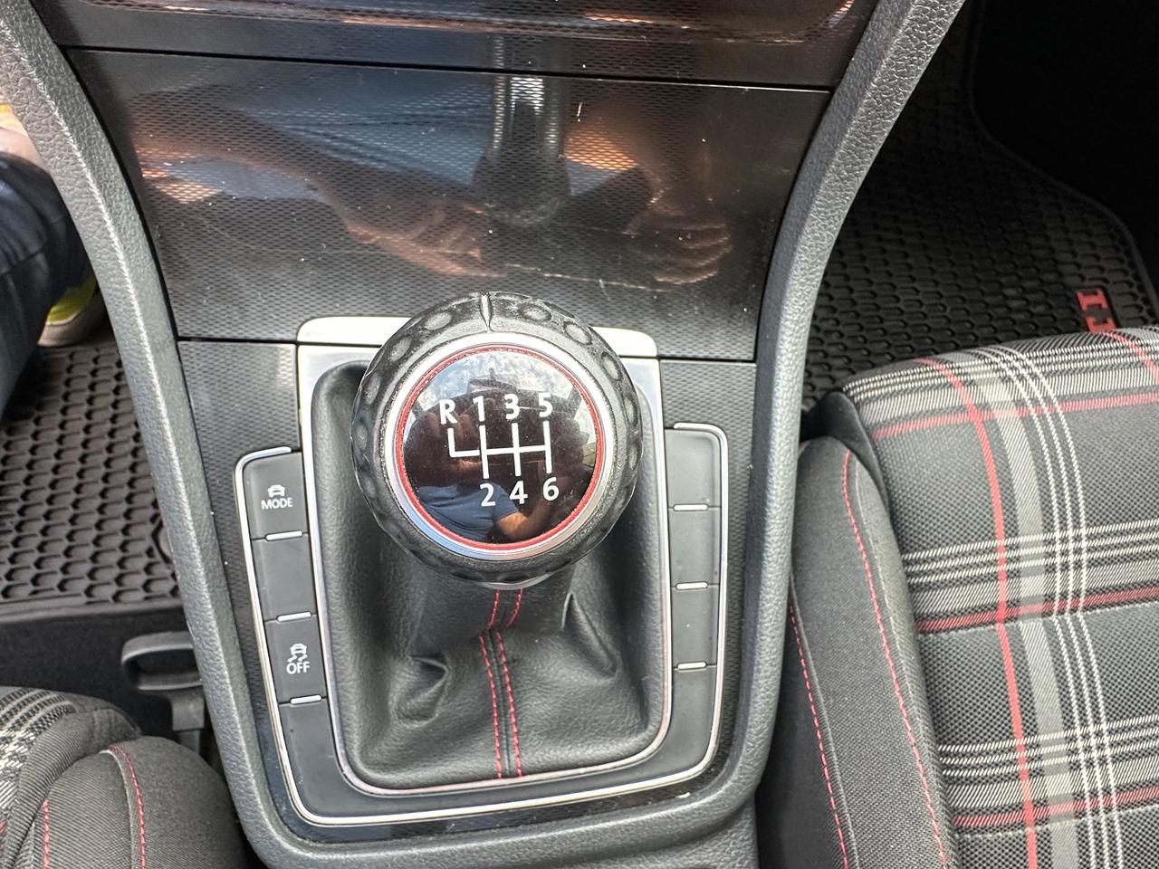 Volkswagen Golf VII GTI 2.0 211CV PANAMERICANA